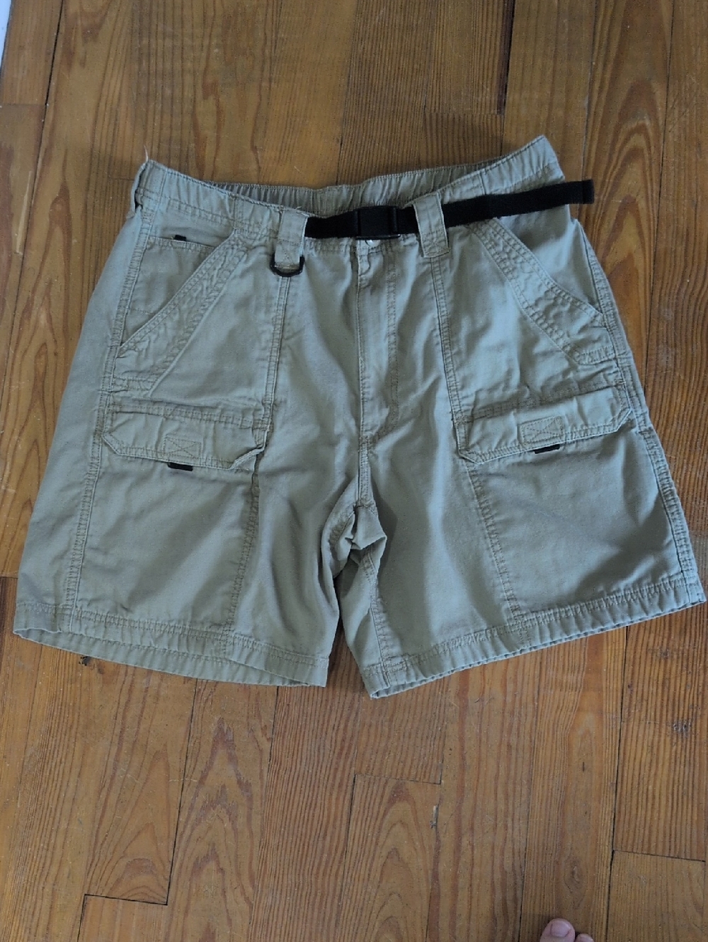 Wrangler Men's Cargo Shorts in Beige with Black Web Belt